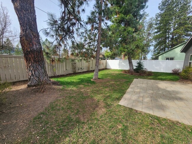 Building Photo - Luxurious Single-Level Rancher in Post Falls