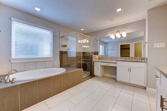 Building Photo - 1811 Wichita St