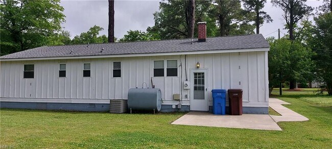 Building Photo - 216 Lindsey Ave