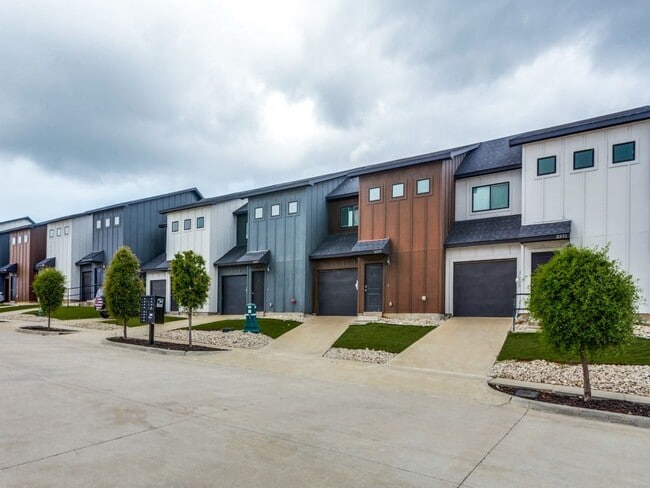 Building Photo - The Point at Forest Hill