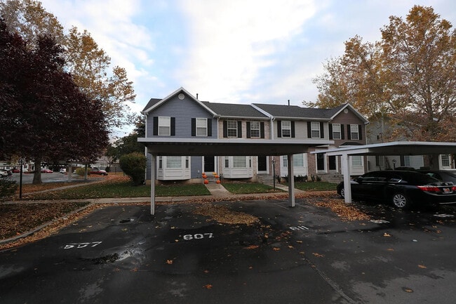 Building Photo - 611 W 460 N St