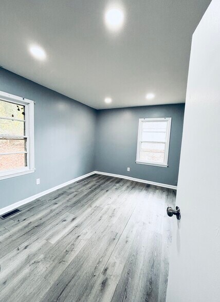 Building Photo - 800 West Ave