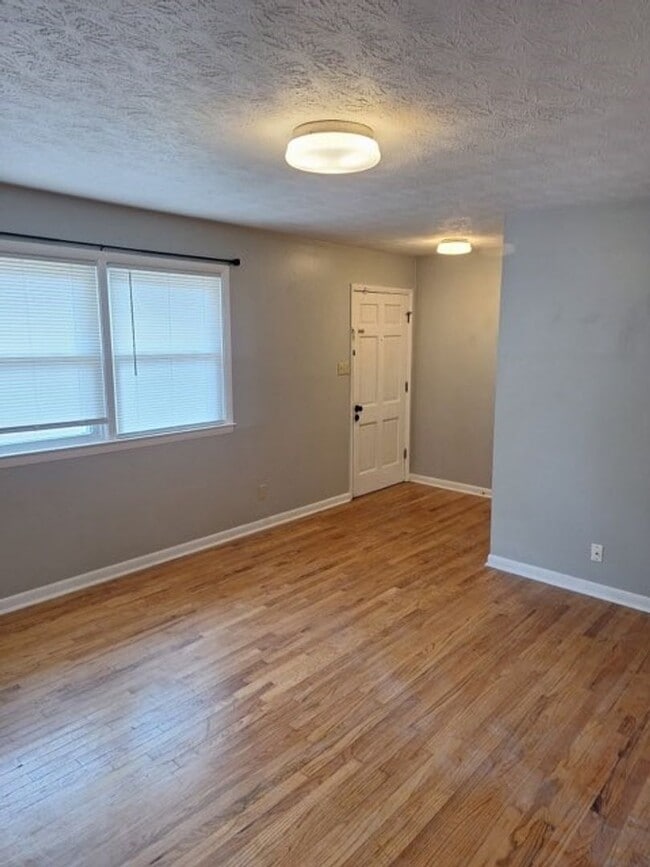 Building Photo - 836 Ridge Rd