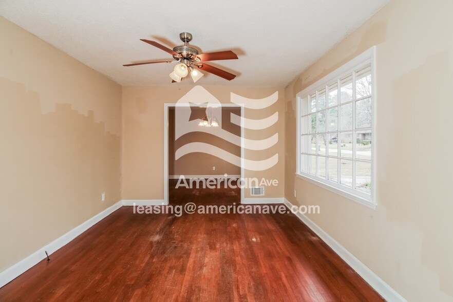 Building Photo - 2012 Woodtrail Dr