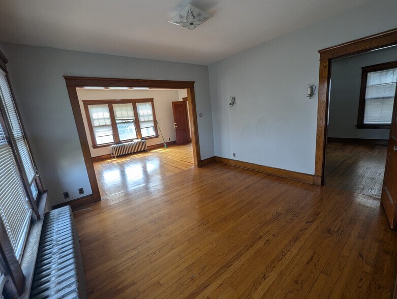 Building Photo - 215 Peck Ave