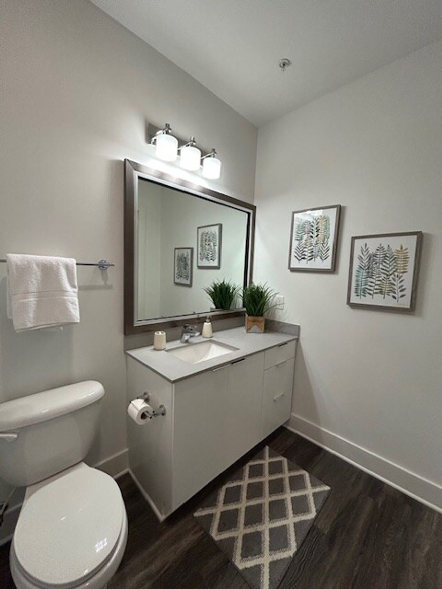 Building Photo - 455 Legends Pl