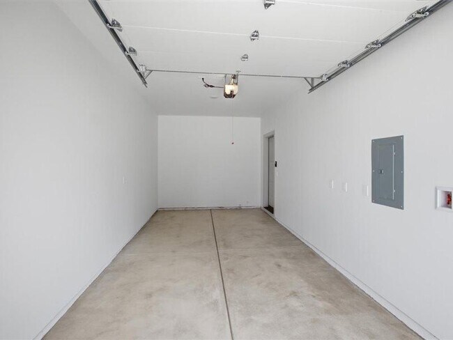 Building Photo - 1392 Overlook Ave NW
