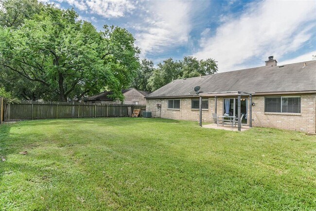 Building Photo - 9622 Oldenburg Ln