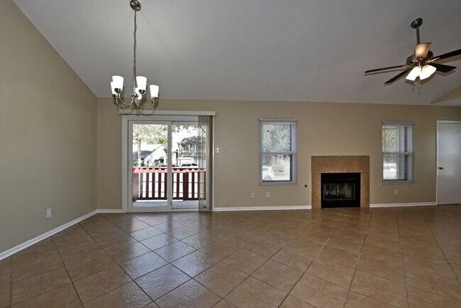 Building Photo - 3404-3404 Ridge Ash