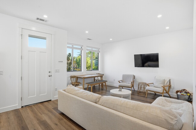 Building Photo - 259 Almond St