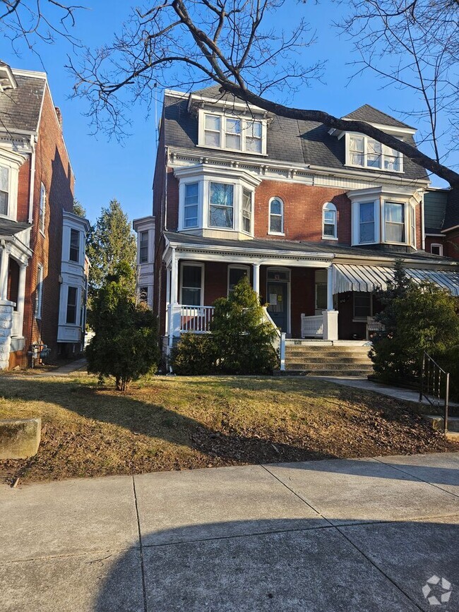 Building Photo - 648 Linden Ave