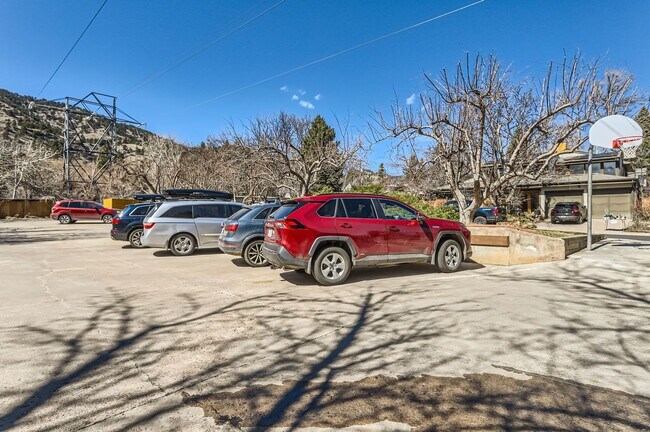 Building Photo - Peaceful 4 BDR Retreat in West Boulder