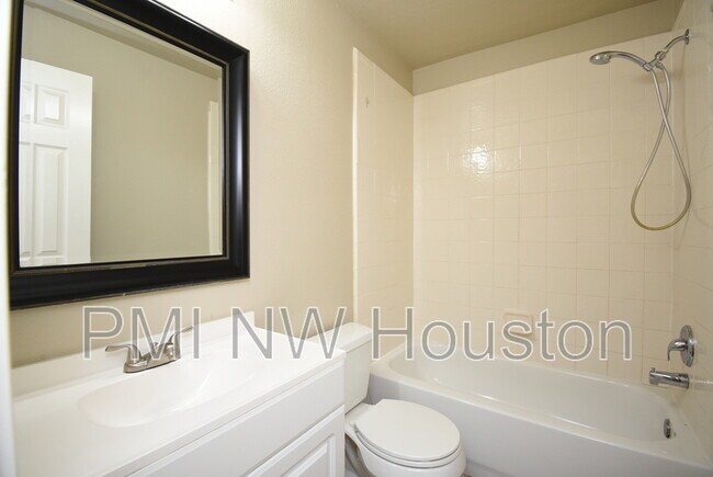 Building Photo - 26306 Hartwill Dr