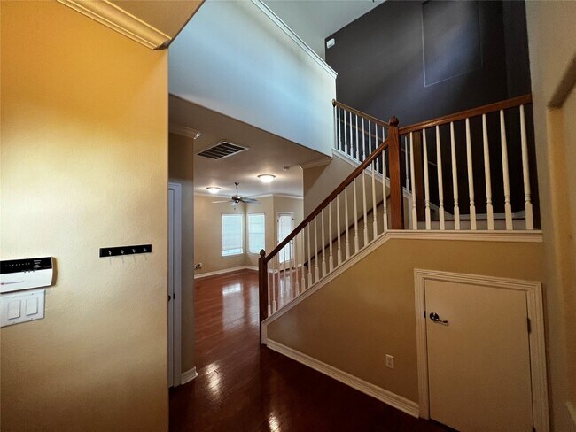 Building Photo - 6704 Menchaca Rd