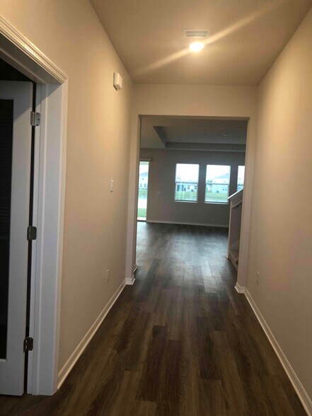 Building Photo - 5715 Silver Feather Way