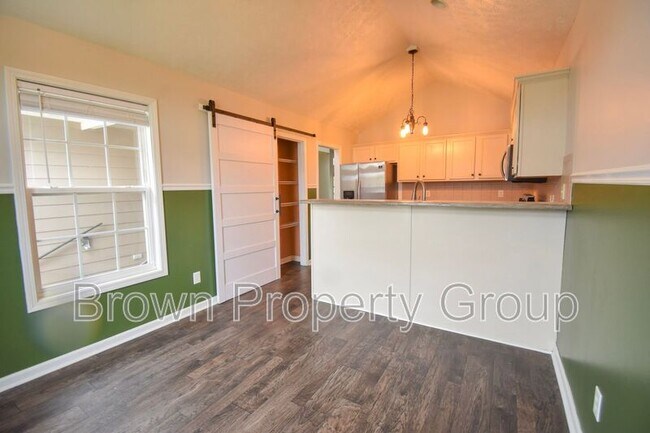 Building Photo - 112 Camrose Ct