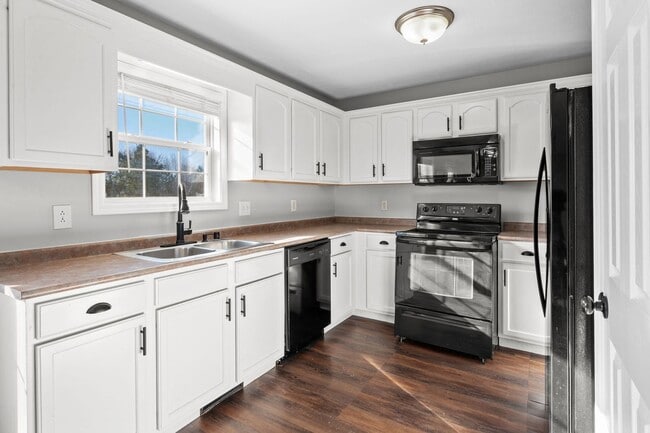 Building Photo - Spacious 3-Bedroom, 2-Bath Home with Over 2,000 Sq. Ft. in Oak Grove