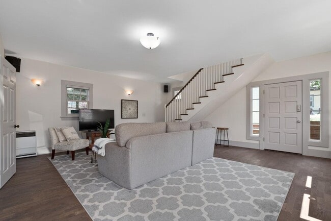 Building Photo - 114 Fairbanks St