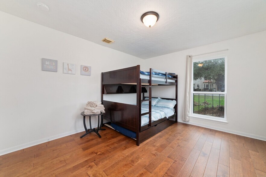 Building Photo - 17403 Mossforest Dr