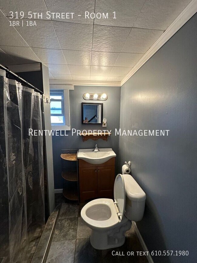 Building Photo - 319 5th St