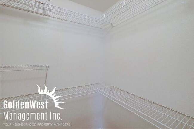 Building Photo - Elegant Dual Master 2Bdm 2.5Ba Townhome in...