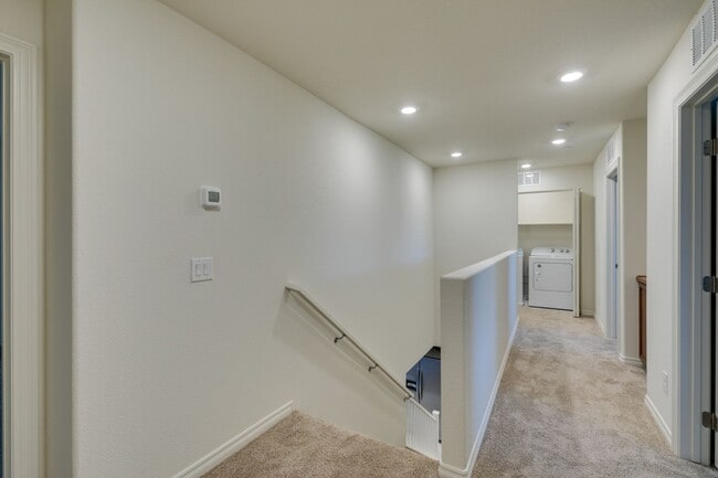 Building Photo - GORGEOUS TOWNHOME*UPGRADED*ALL APPLIANCES*...