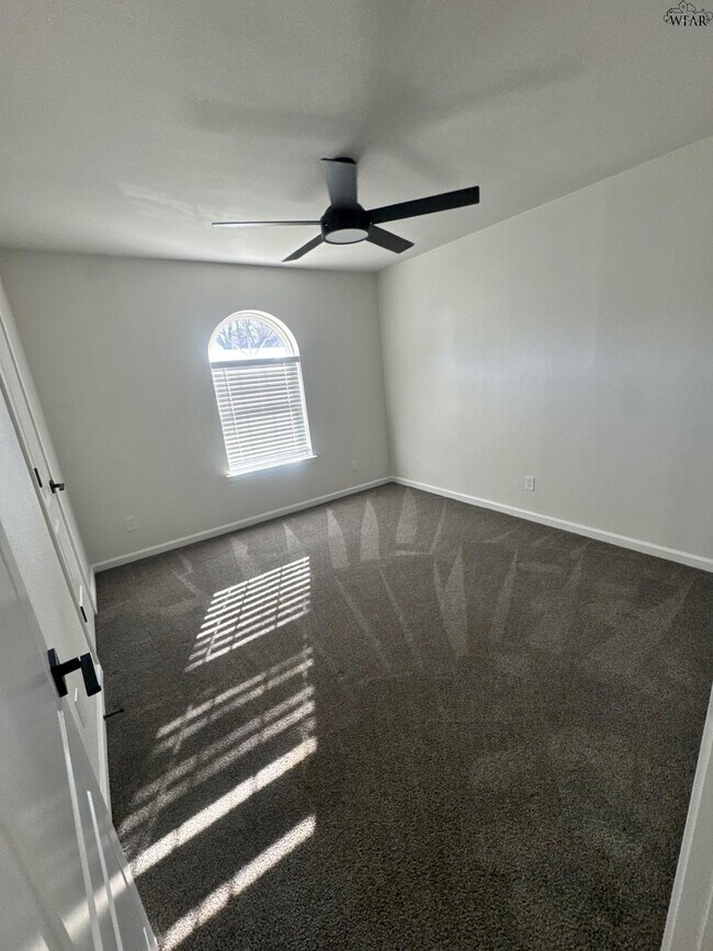 Building Photo - 1207 Danberry St