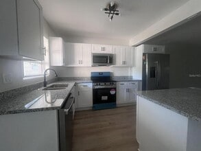 Building Photo - 1355 Lakeview Rd