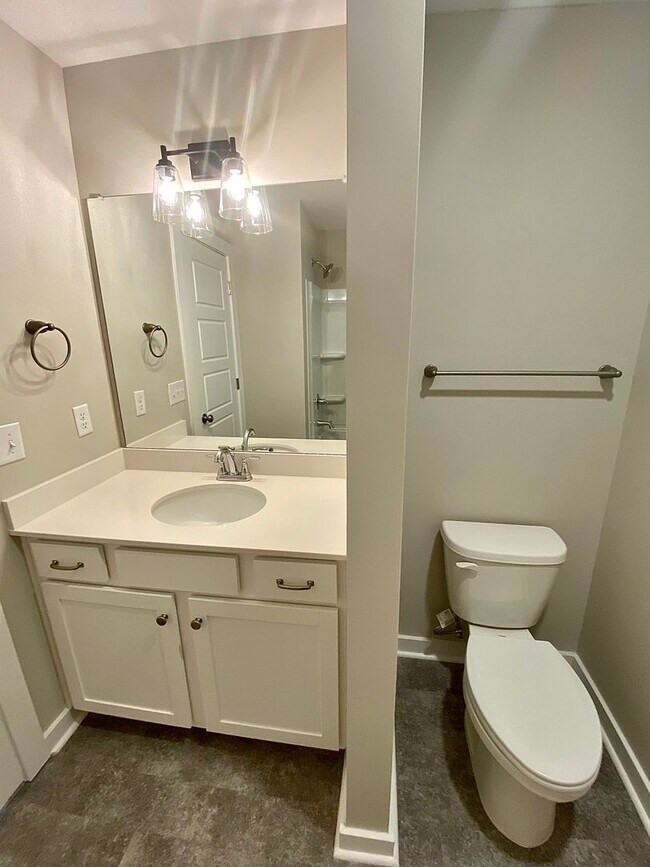 Building Photo - 240 Creek Run Way