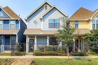 Building Photo - 213 W 26th St