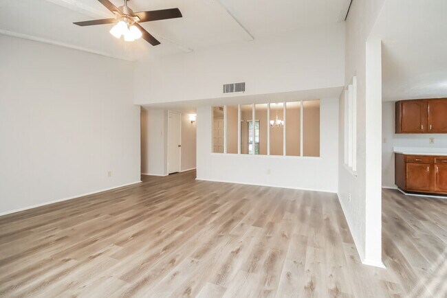 Building Photo - 6310 W Ridgecreek Dr