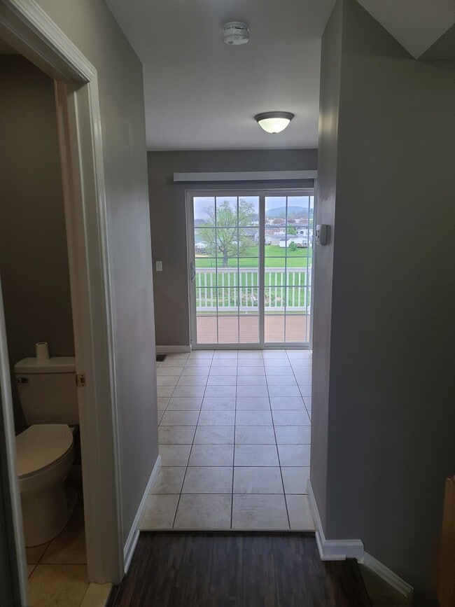 Building Photo - 3 Bedroom Townhome for Rent in Waynesboro!