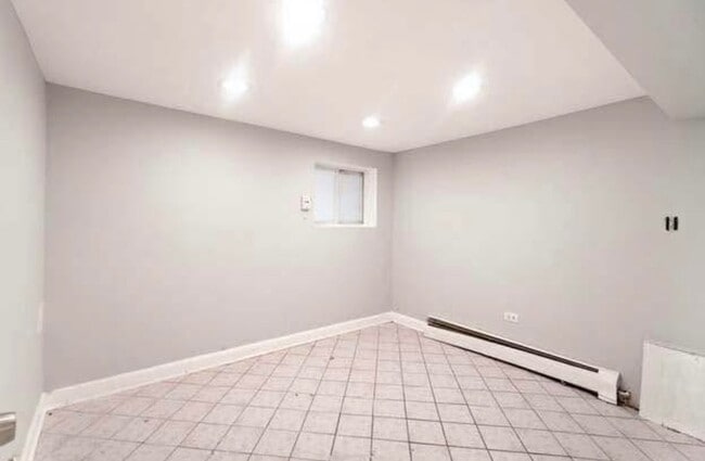 Building Photo - 6918 S Talman Ave