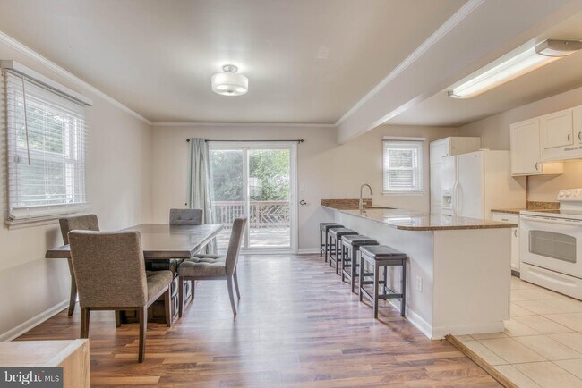 Building Photo - 9909 Maidbrook Rd