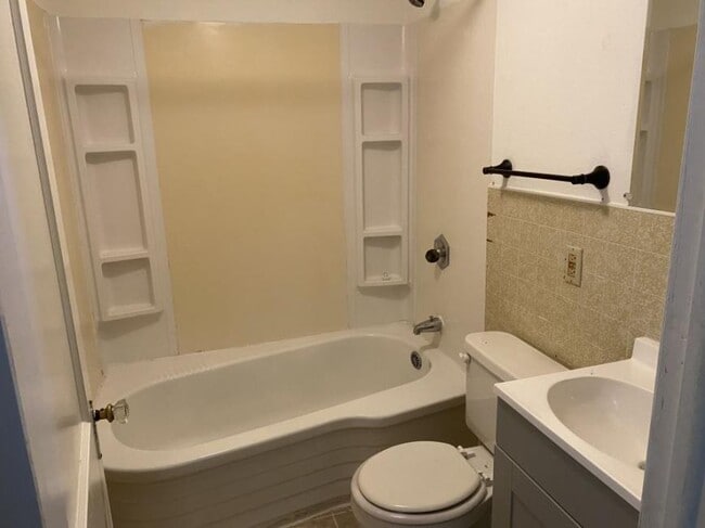 Building Photo - 2 bedroom in Billings MT 59102