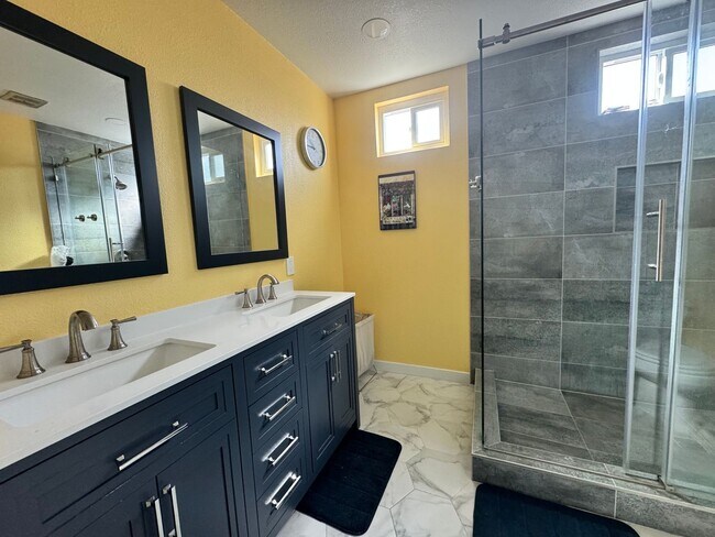 Building Photo - Beautiful 3-Bedroom + Loft Home in Desirab...