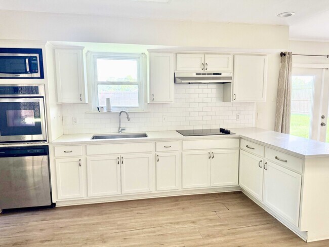 Building Photo - 555 Burgin Ave