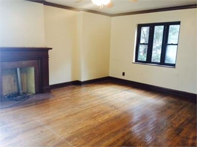 Building Photo - 1508 1/2 Lee Street East