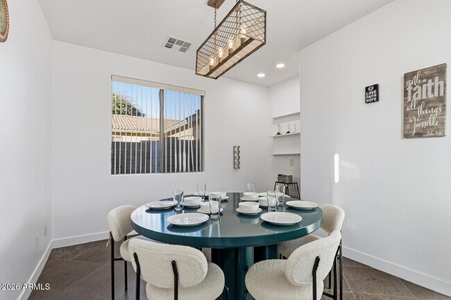 Building Photo - 220 W Beechnut Pl