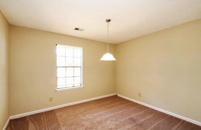 Building Photo - 2604 Wildflower Ln SW