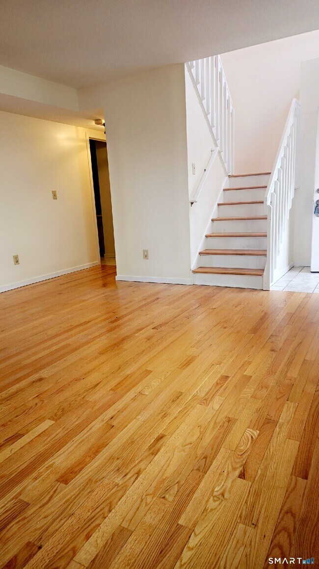 Building Photo - 20 Apple Way