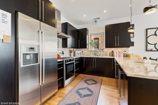 Building Photo - 1842 N Damen Ave