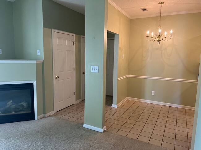 Building Photo - 1 Bedroom, 1 Bath, Unfurnished Condo with ...