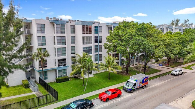 Building Photo - 17620 Atlantic Blvd