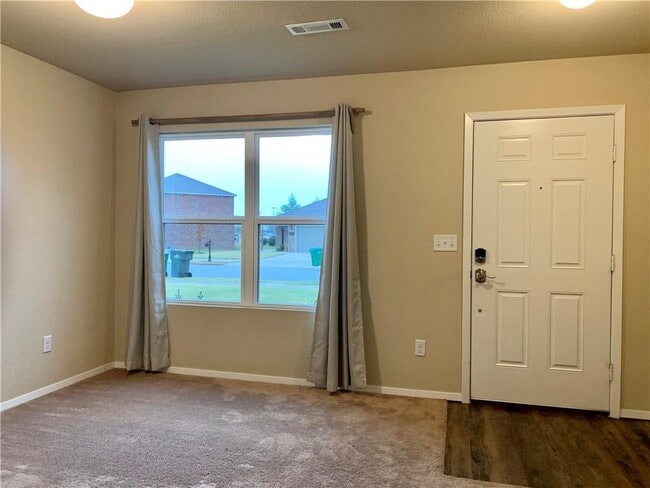 Building Photo - 7851 Bridgegate Ave