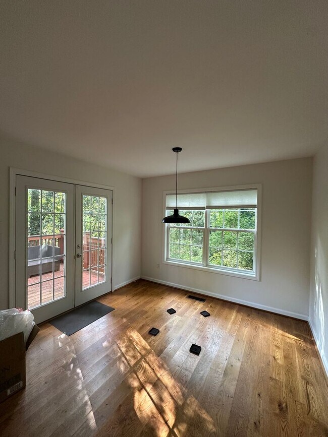 Building Photo - 250 Hodgson Dr