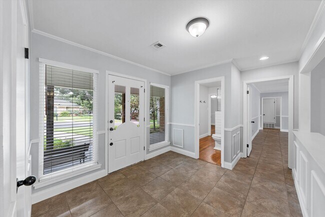 Building Photo - 10014 Burgundy Ln