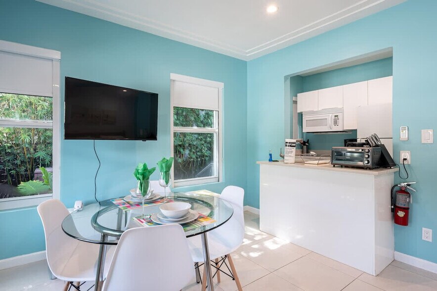 Building Photo - 334 Oregon St