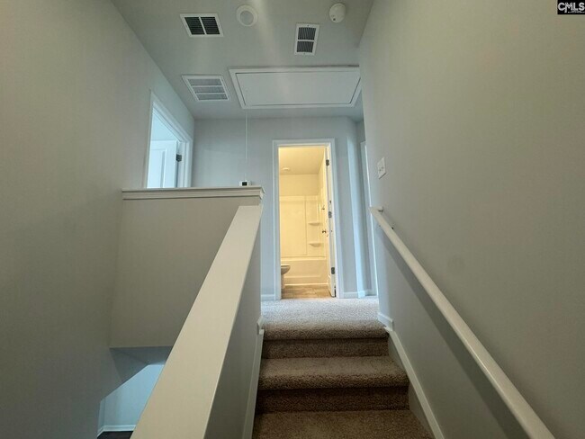 Building Photo - 141 Carr Ln