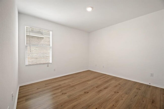 Building Photo - 113 Golden Grove Pkwy
